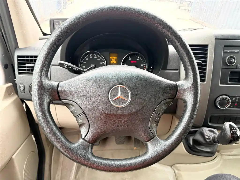 Mercedes-Benz Sprinter 2012 Model 2.1T Premium Tour Long Wheelbase фото 9
