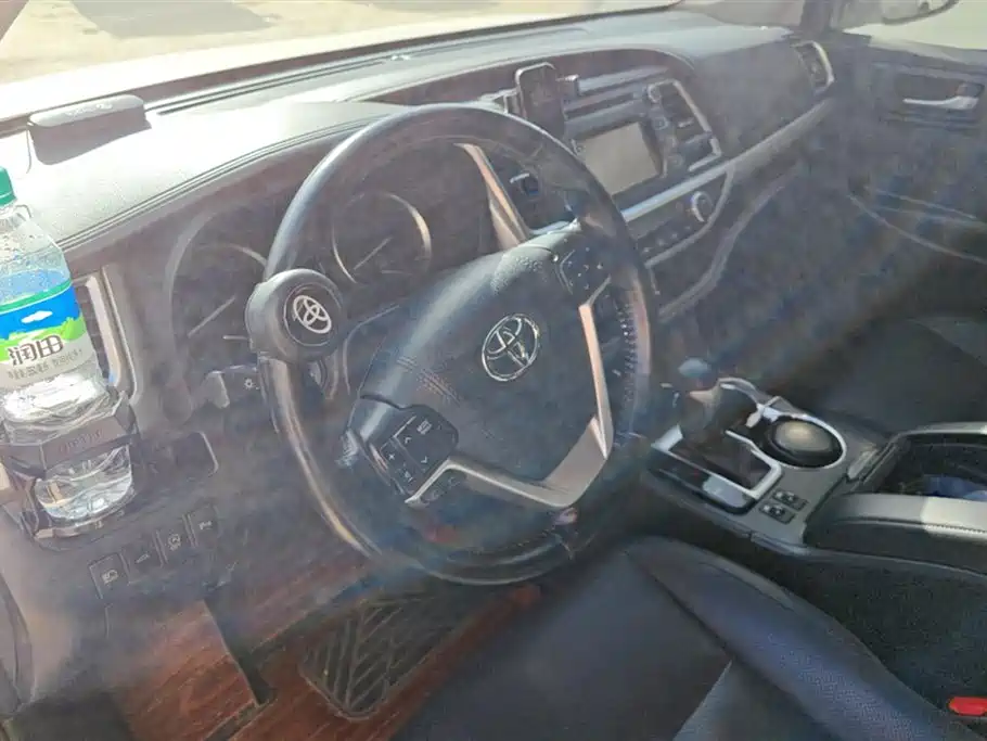 TOYOTA HIGHLANDER