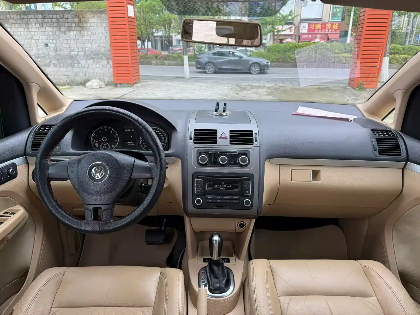 Volkswagen Touran 2011 1.4T DSG Intelligent Elite 5-seater фото 5