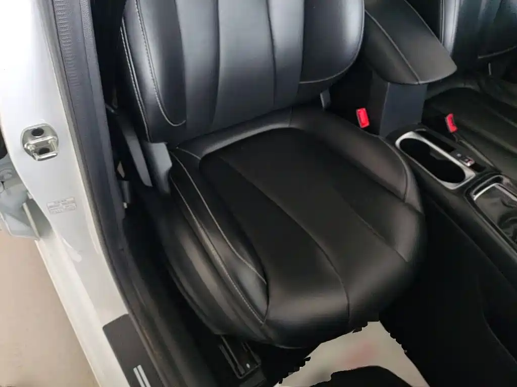 Фото 25 - Roewe i5