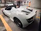 Photo 2 - Ferrari F8