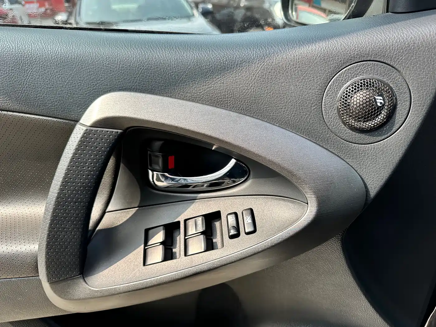 Toyota RAV4 Rongfang 2011 2.4L Automatic 4WD Luxury Edition фото 16