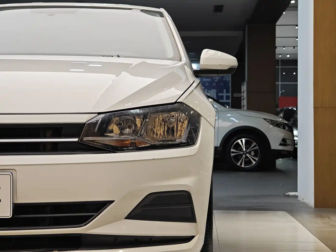 VOLKSWAGEN POLO