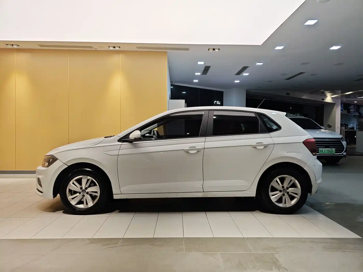 VOLKSWAGEN POLO