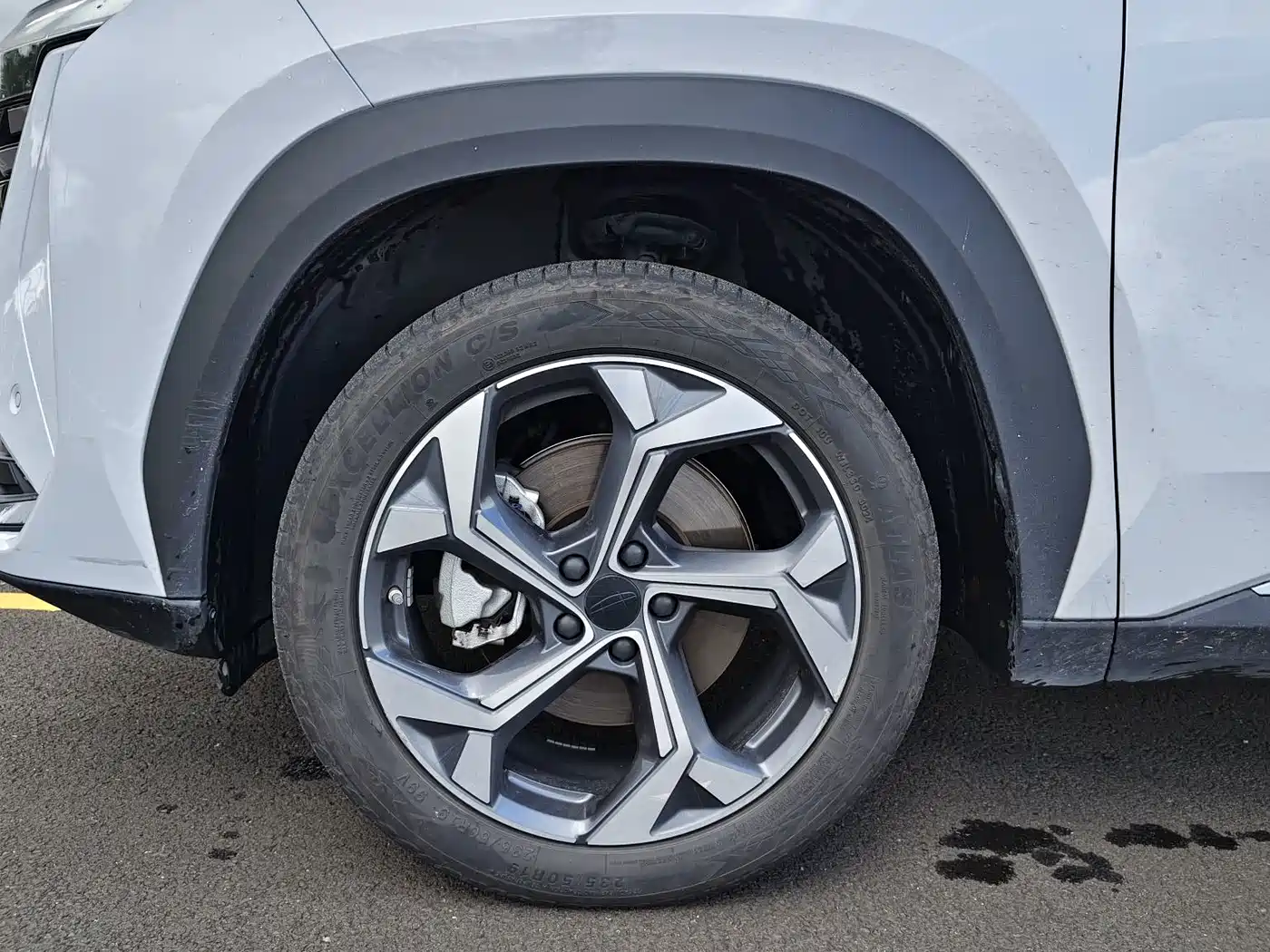 Photo 4 - Geely Atlas L