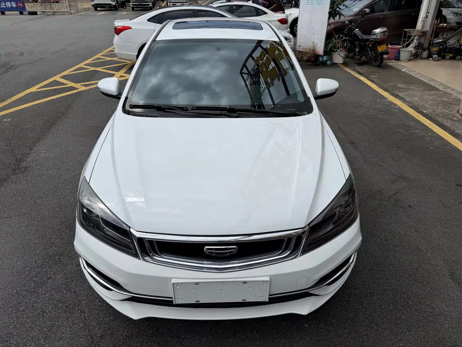Фото 2 - Geely Emgrand
