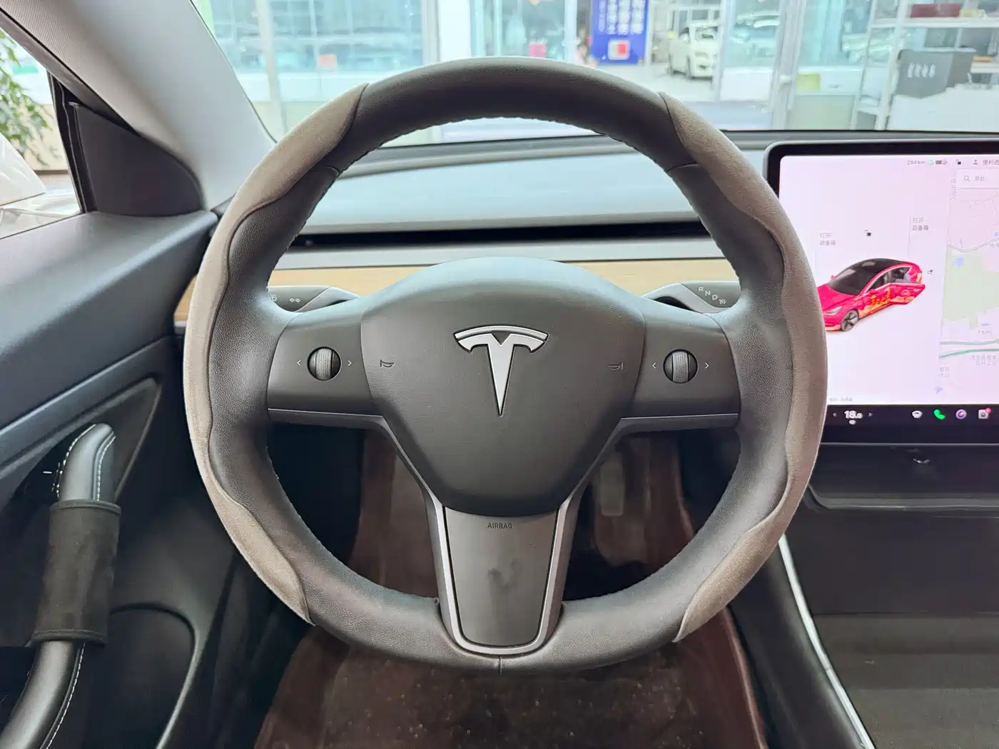Фото 12 - Tesla Model 3