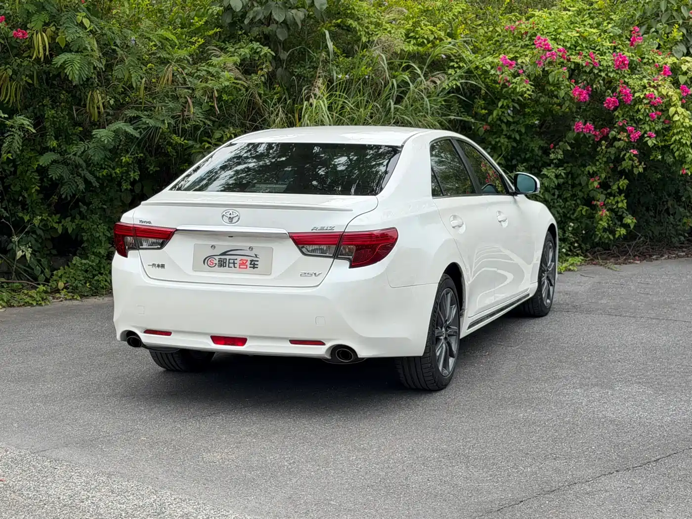 Toyota Reiz 2015 2013 2.5V Premium Edition