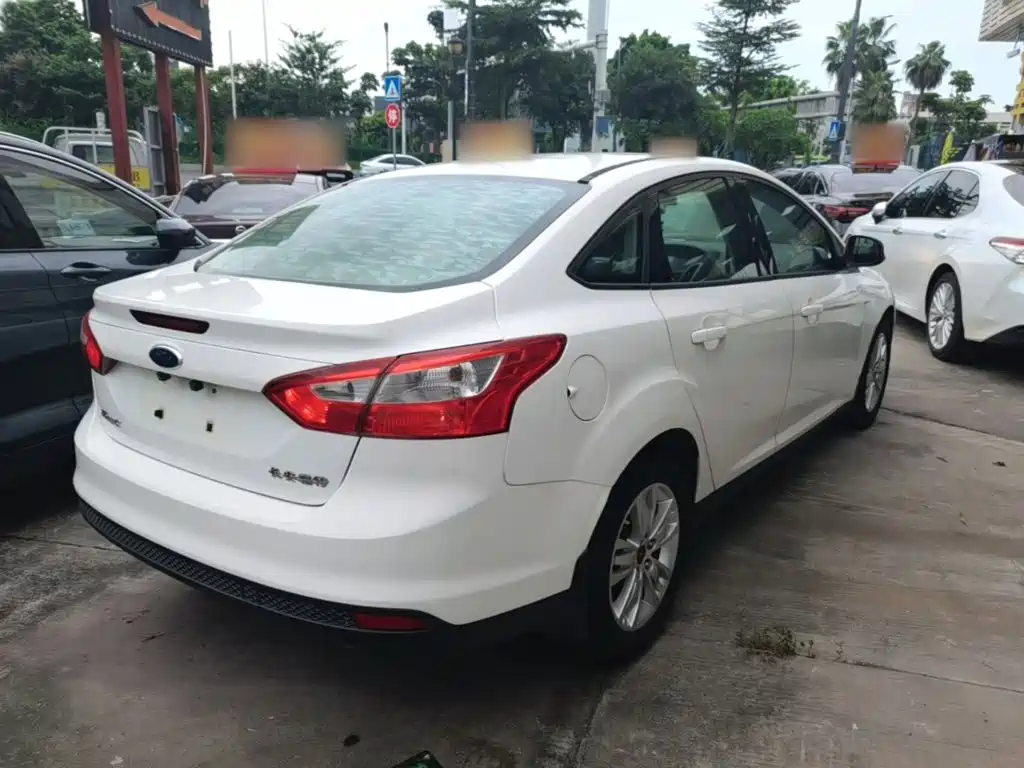 Фото 7 - Ford Focus