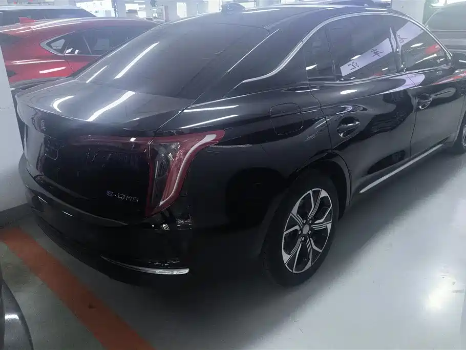 Hongqi HONGQI E QM5