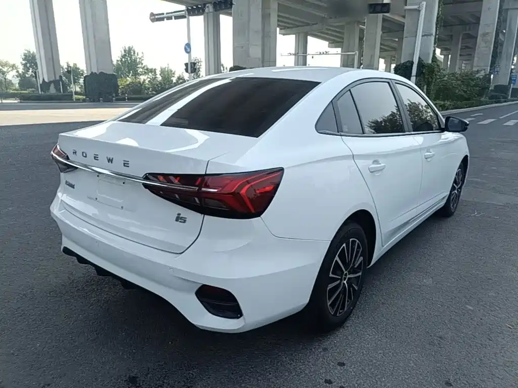 Фото 7 - Roewe i5