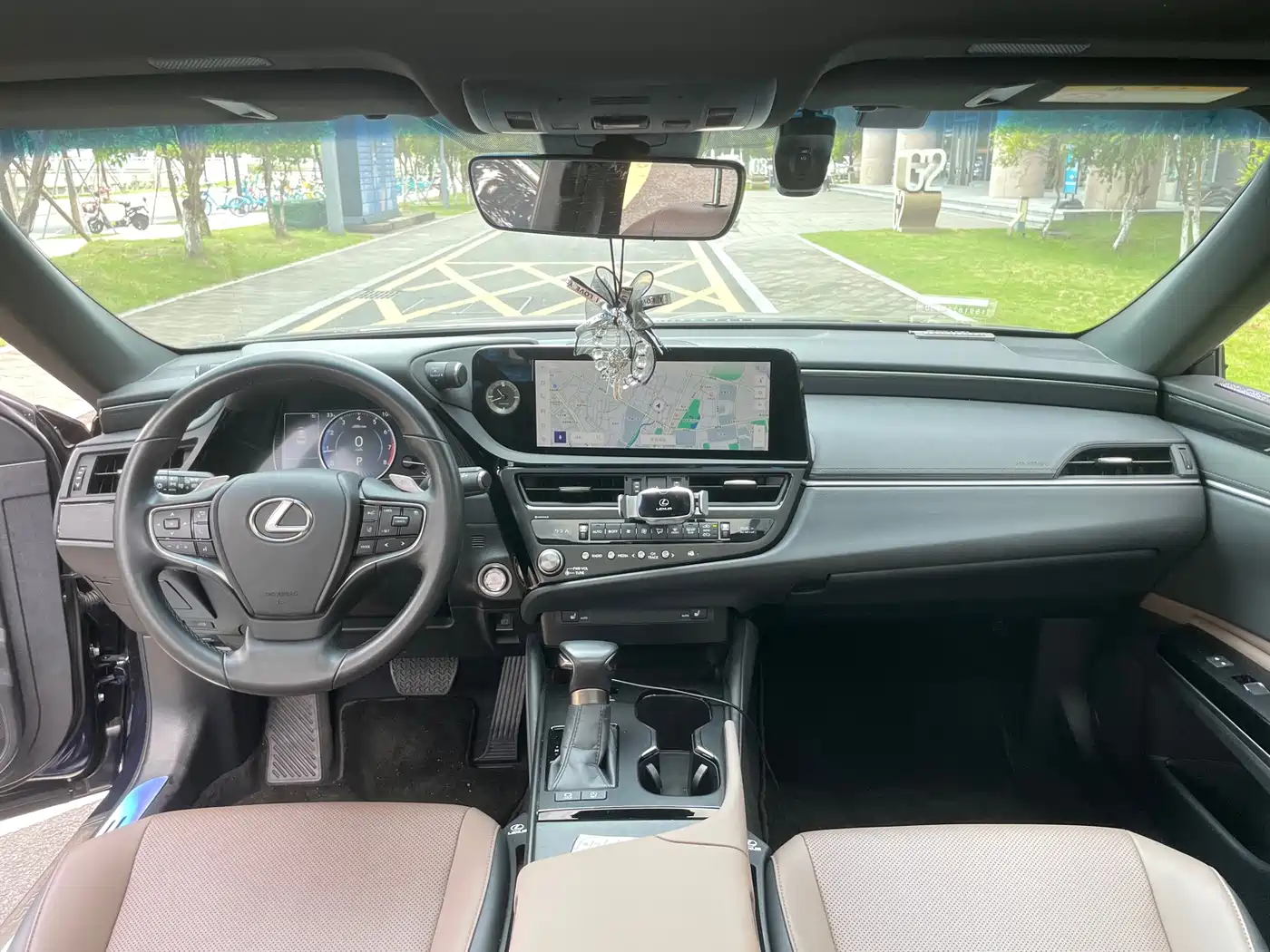 Фото 8 - Lexus ES