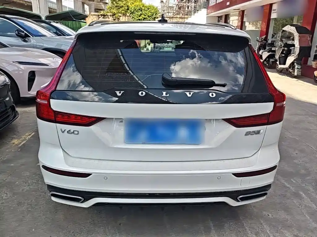 Volvo V60 2022 2022 B5 Momentum Sport
