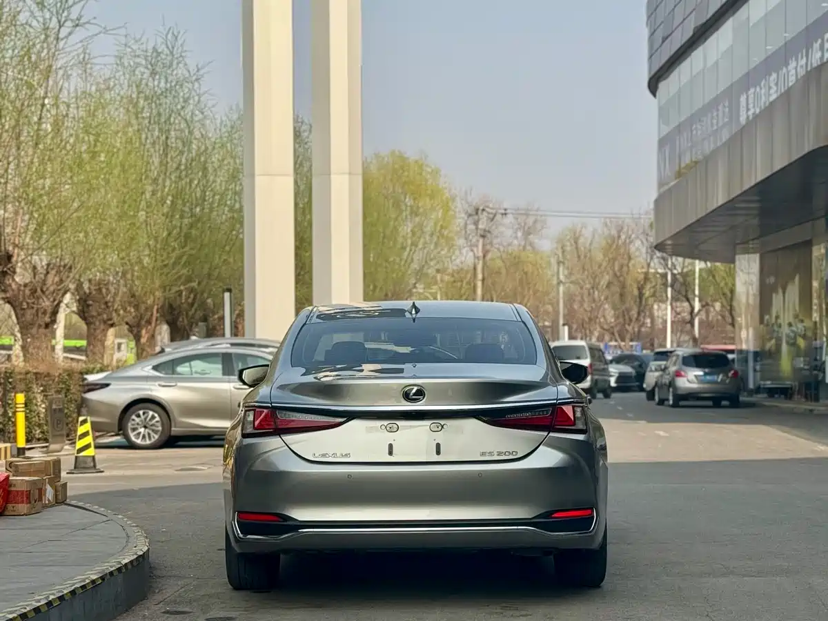 LEXUS ES