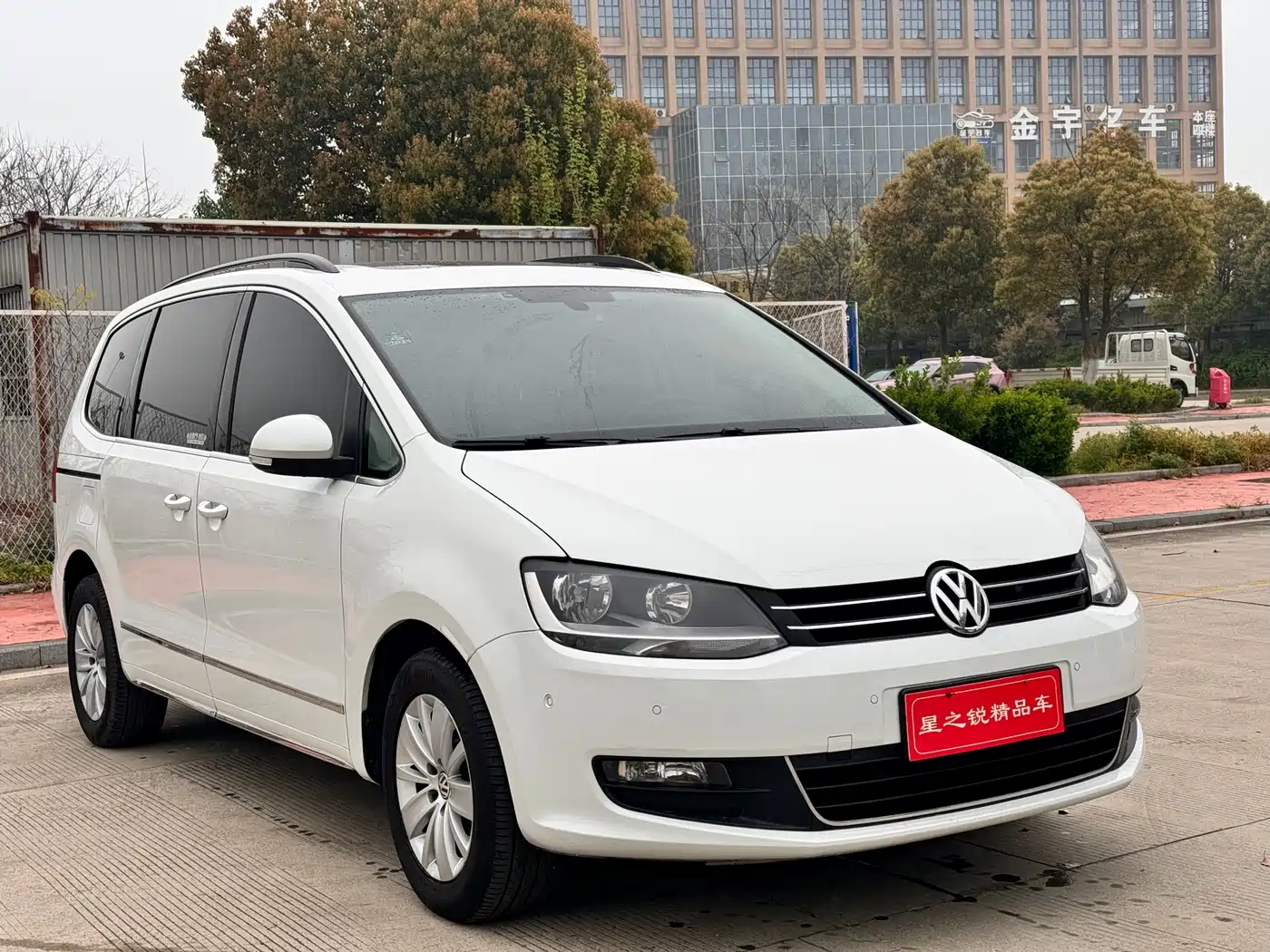 Volkswagen Sharan 2015 1.8TSI Comfort фото 3