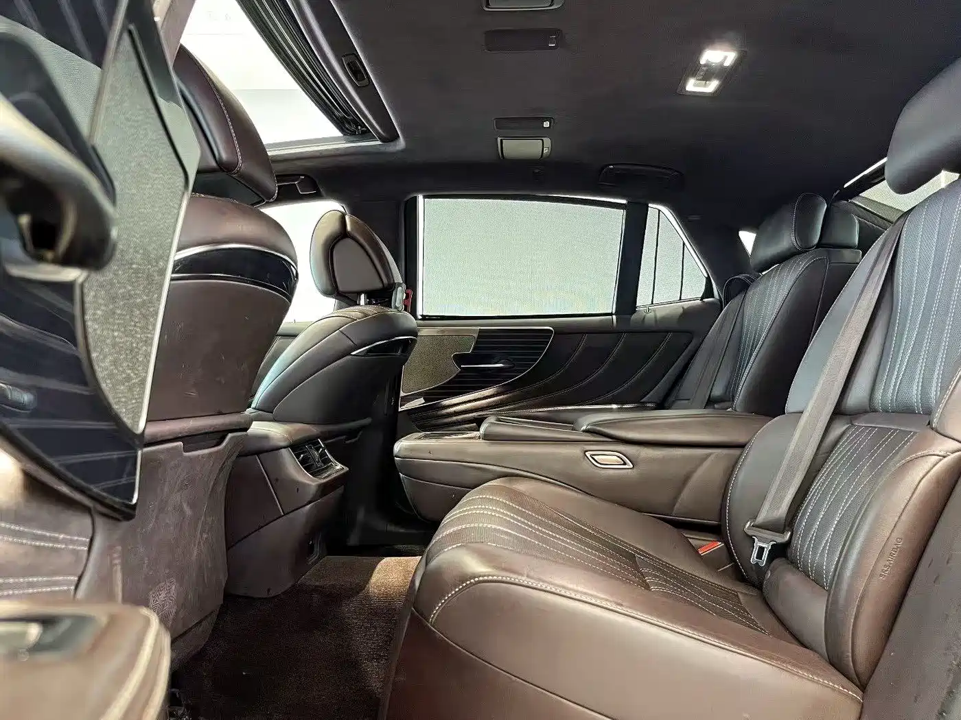 Фото 6 - Lexus LS