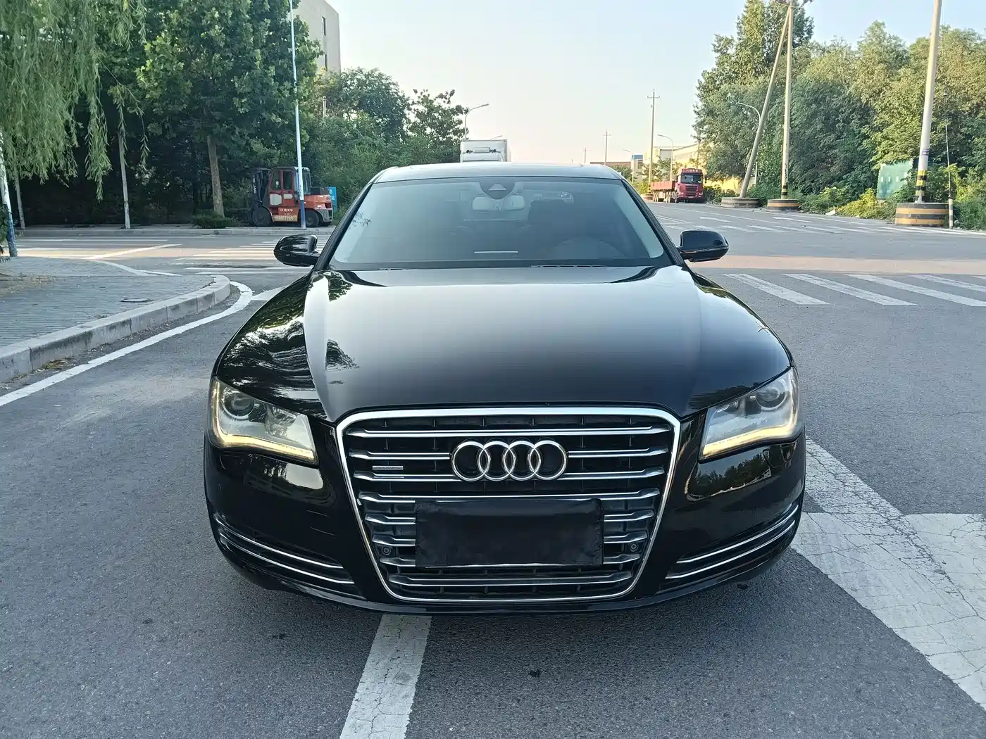 Фото 2 - Audi A8