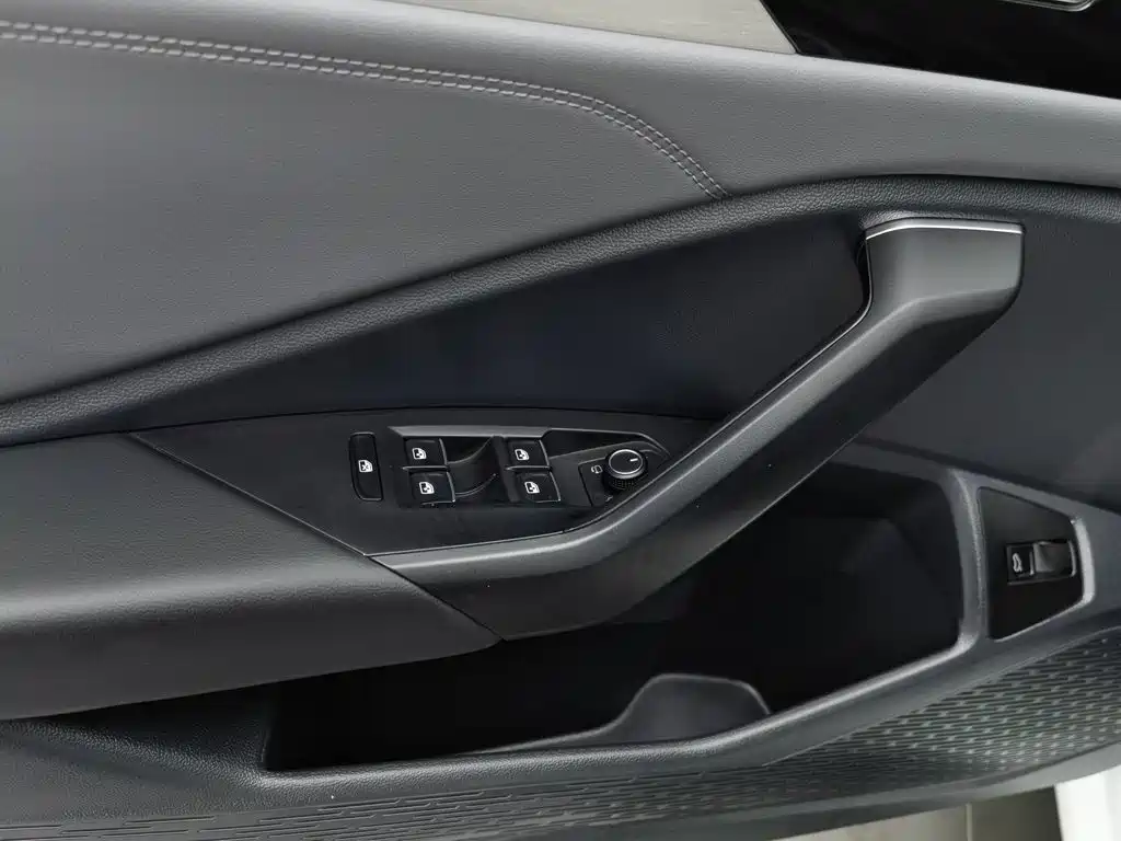 Volkswagen Sagitar, миниатюра 9