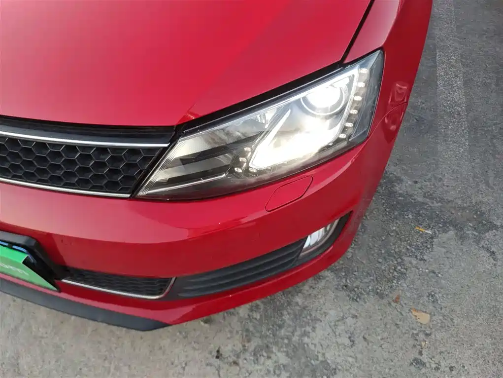 Volkswagen Sagitar 2013 2.0TSI GLI фото 15