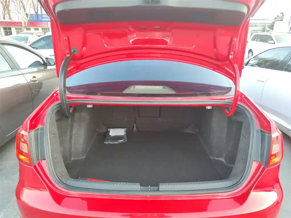 Volkswagen Sagitar 2013 2.0TSI GLI фото 9