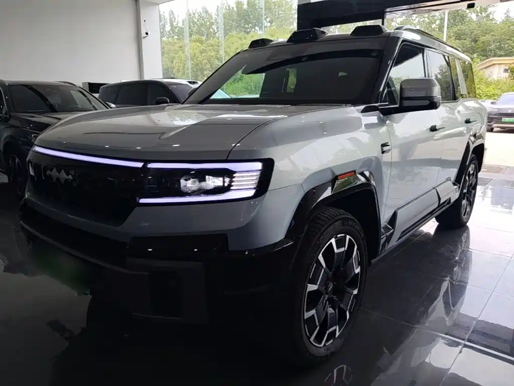 Fang Cheng Bao Leopard 8 2025 Zhiyong Flagship 7-Seater