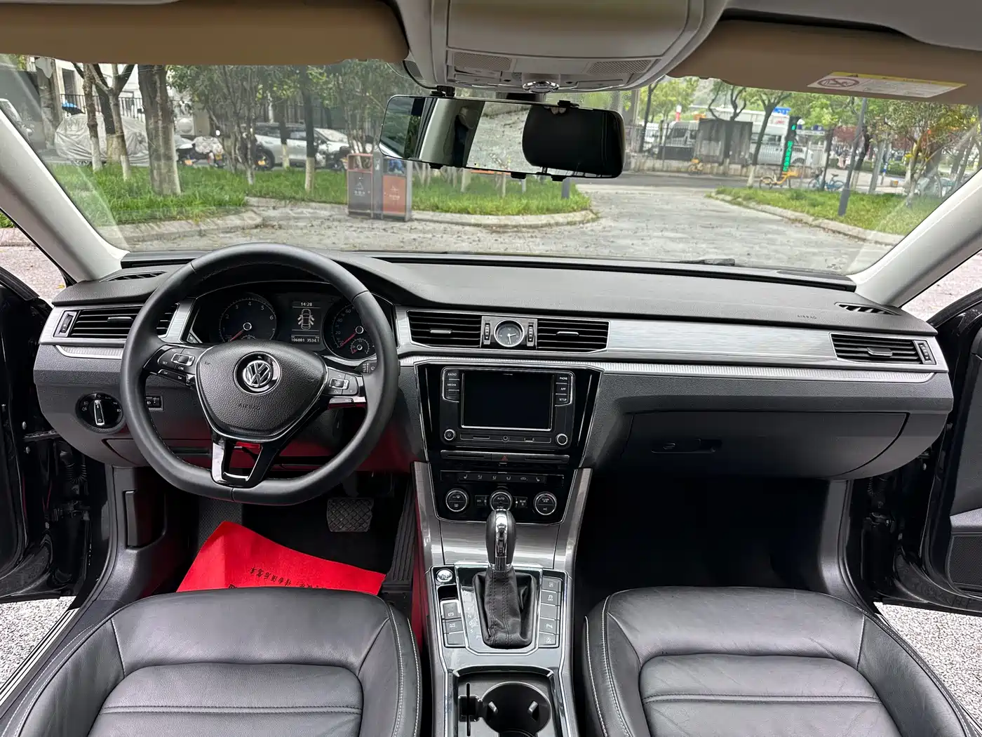 Volkswagen Passat 2017 330TSI DSG Prestige фото 15