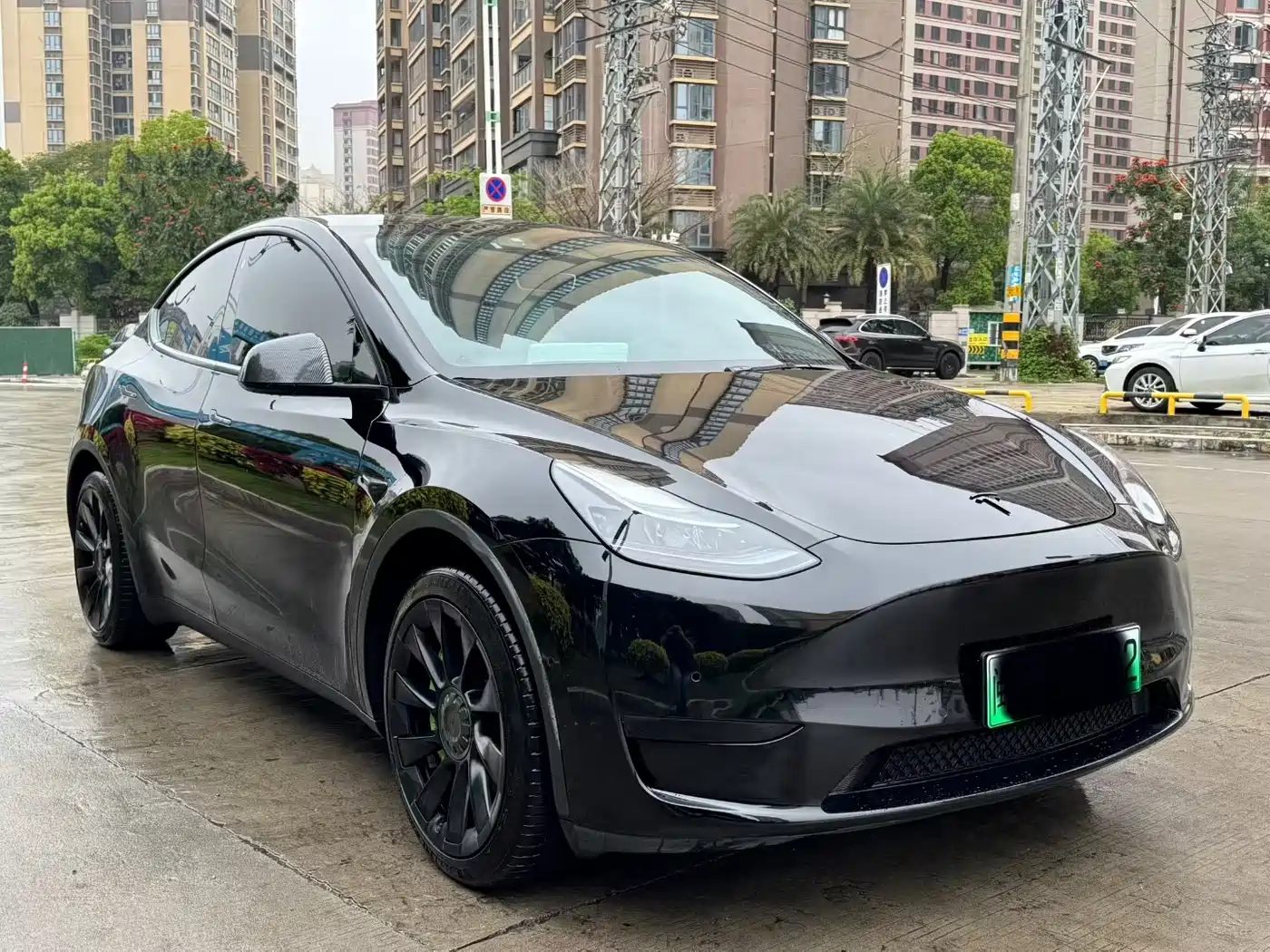 TESLA MODEL Y