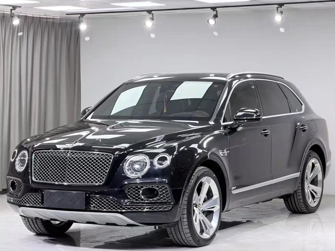 BENTLEY TIMYUE PLUG IN HYBRID