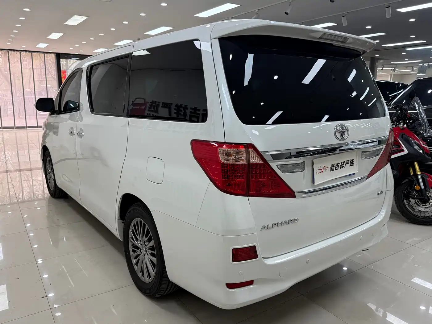Toyota Alphard 2012 3.5L Luxury Edition фото 18