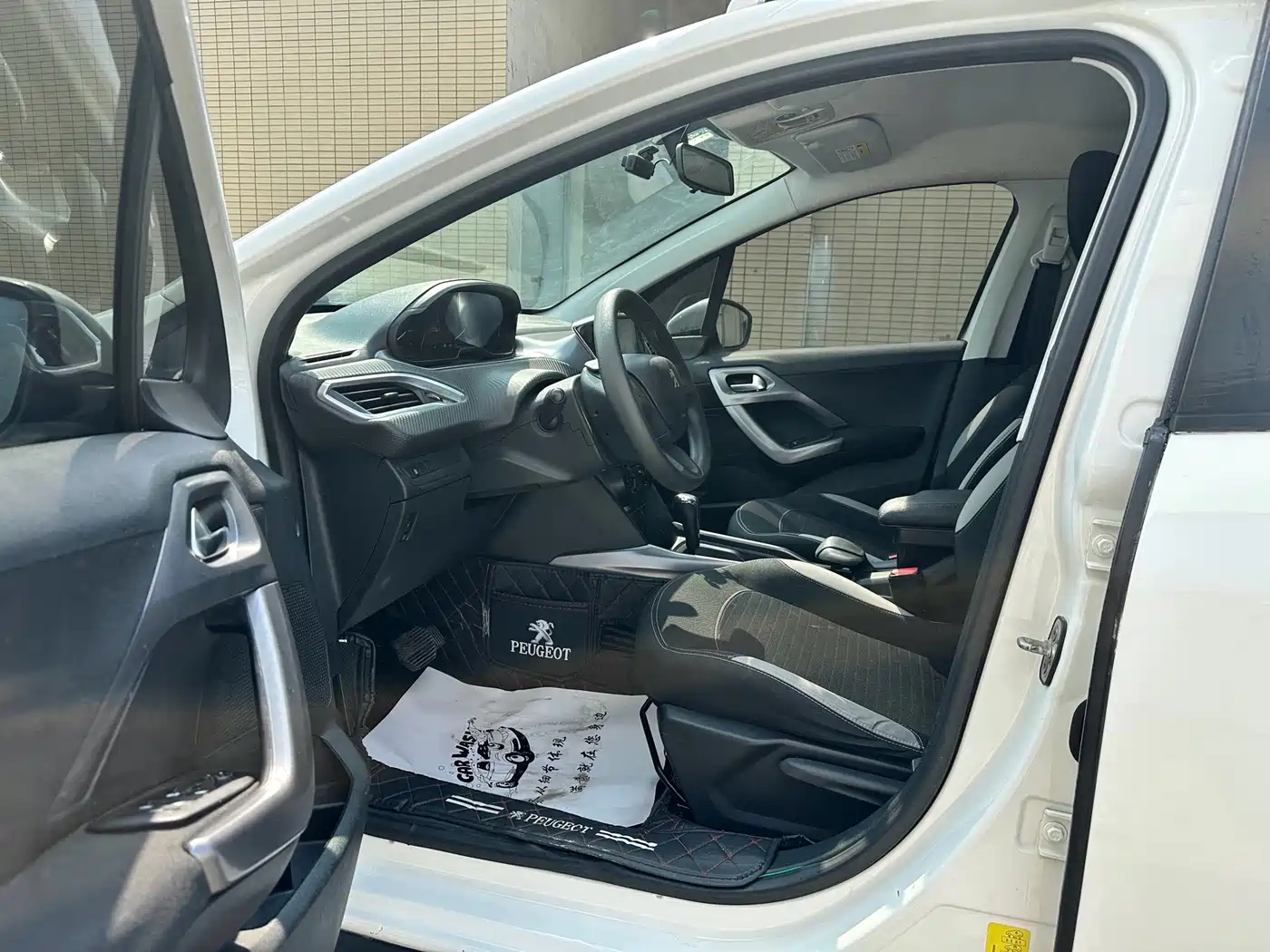 Фото 9 - Peugeot 2008