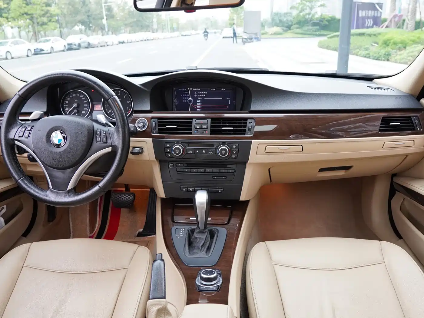 BMW 3 Series 2009 325i Luxury фото 7