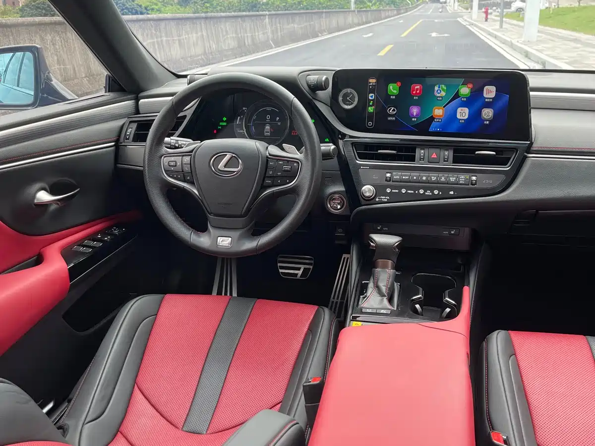 Фото 3 - Lexus ES