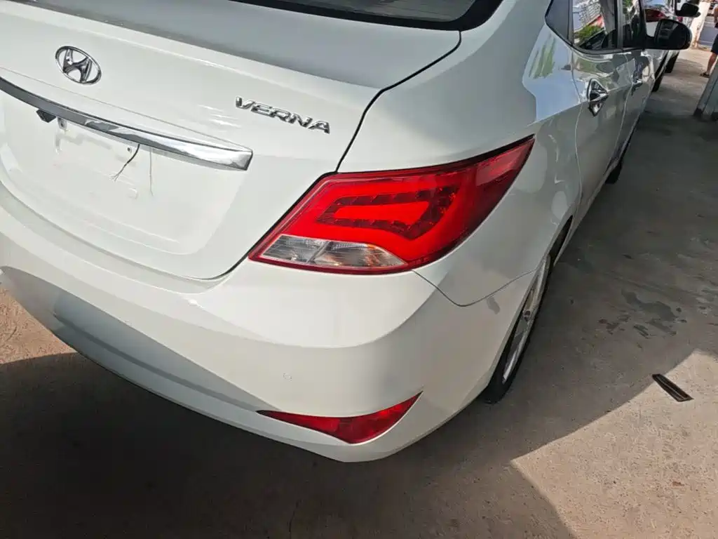 Фото 8 - Hyundai Verna