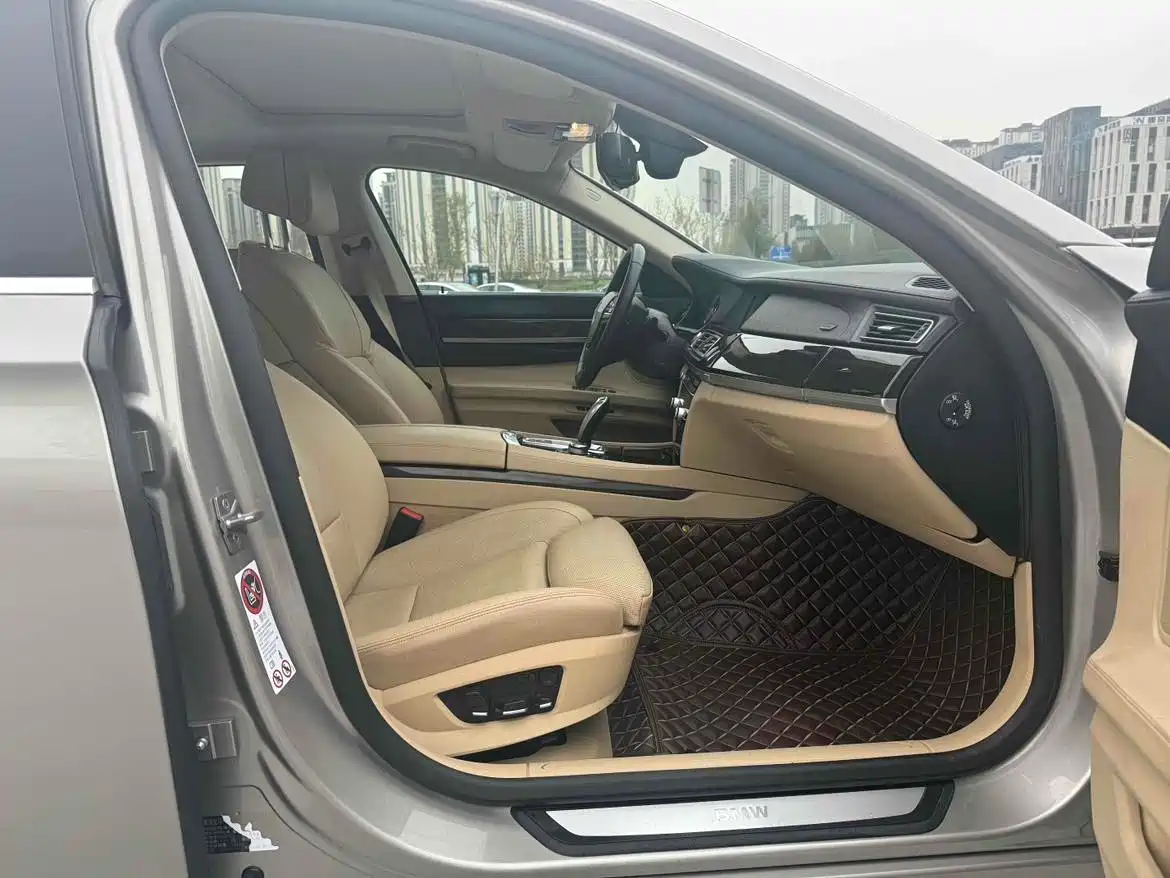 BMW 7 Series 2009 740Li Luxury фото 12