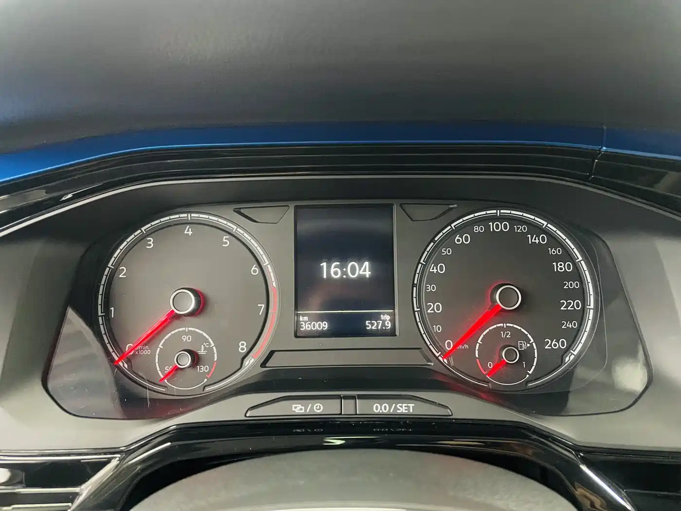 VOLKSWAGEN POLO