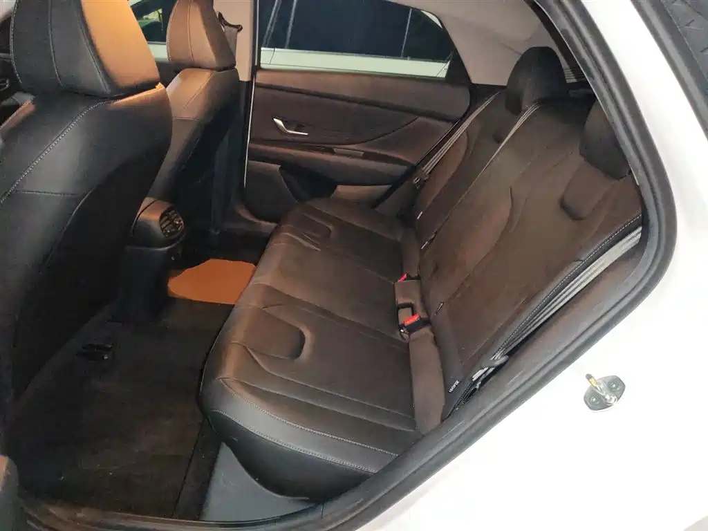 Hyundai Elantra 2023 Model 1.5L CVT LUX Premium Edition фото 14