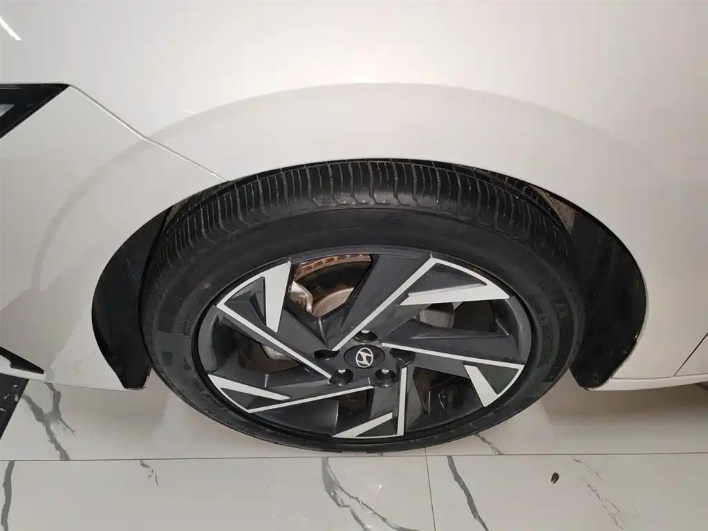 Hyundai Elantra 2023 Model 1.5L CVT LUX Premium Edition фото 25