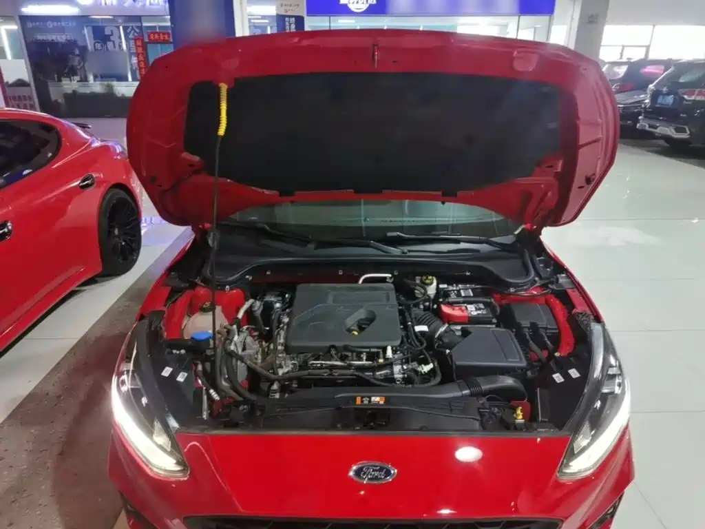 Фото 20 - Ford Focus