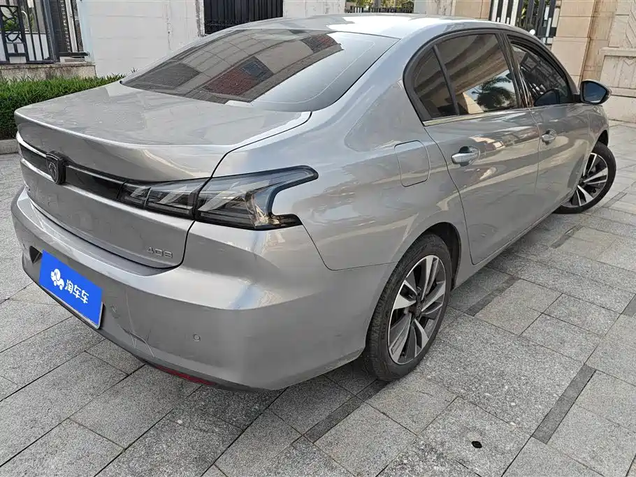 PEUGEOT 408