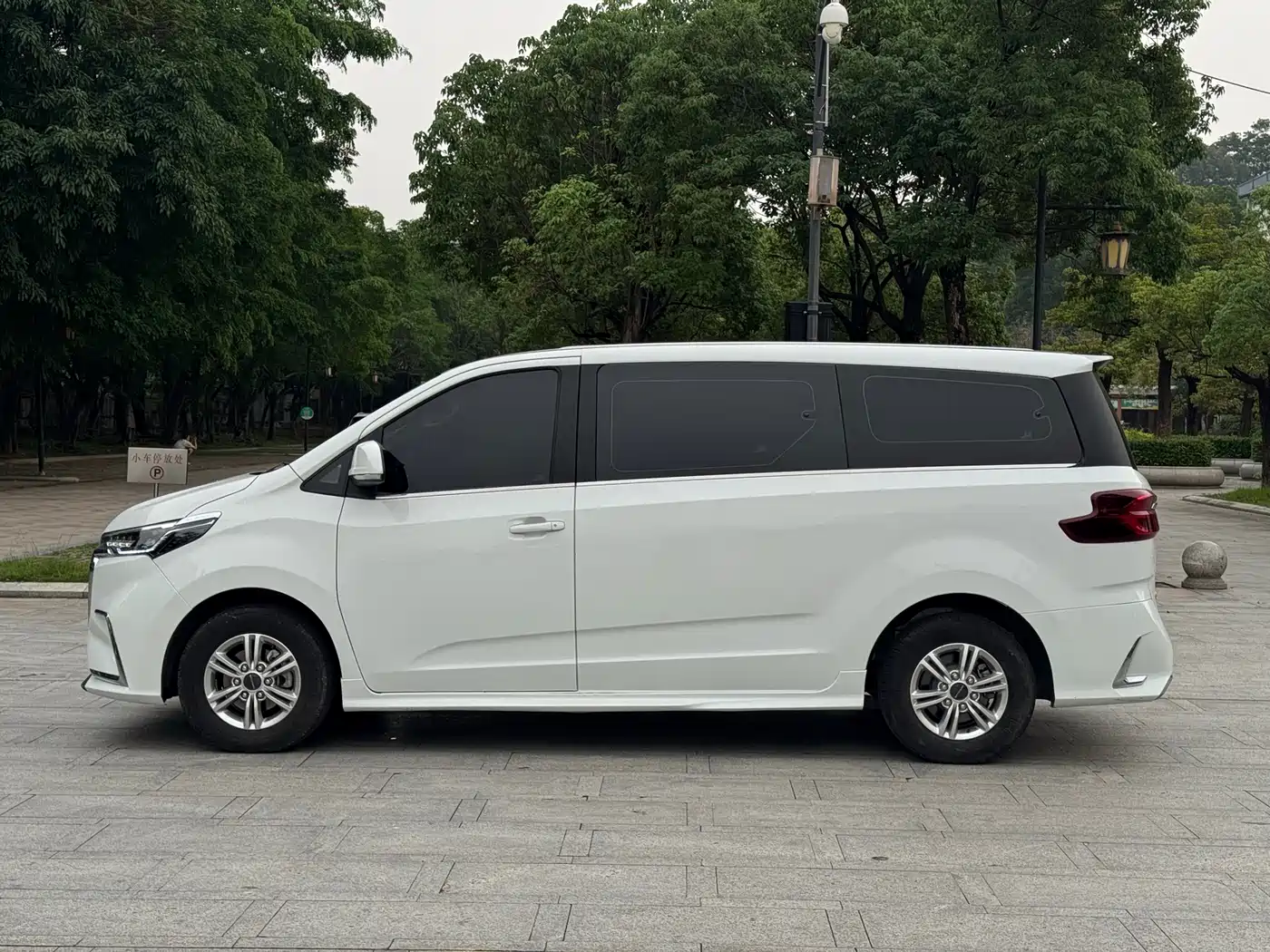 SAIC Maxus Maxus G20 2023 ES 2.0T Gasoline Automatic Value Touring Edition фото 8