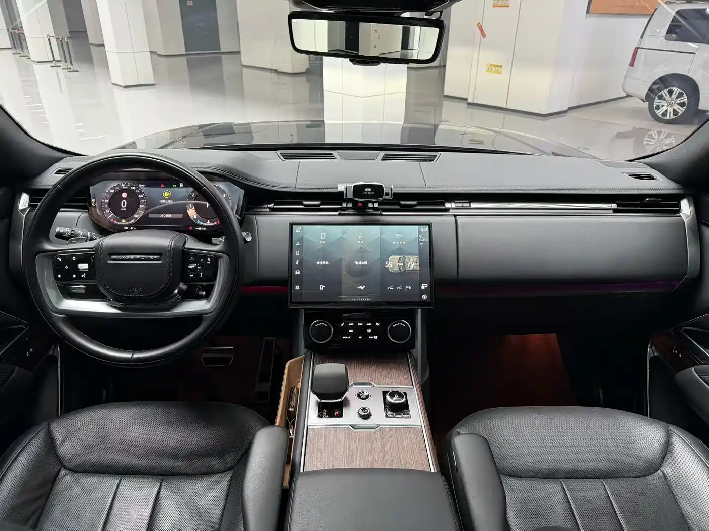 Land Rover Range Rover 2023 3.0 L6 400PS Golden Age 7-Seater Long Wheelbase фото 7