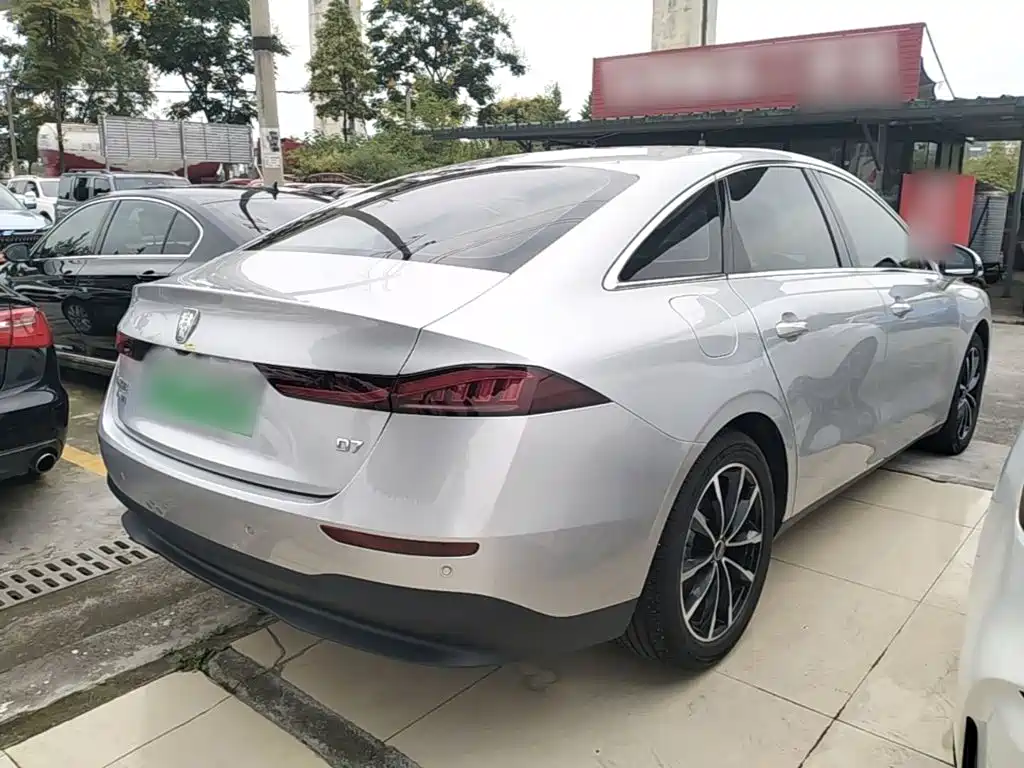 Фото 7 - Roewe D7