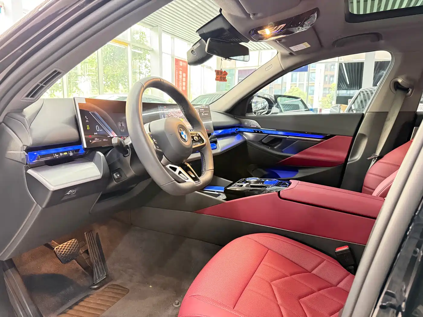 BMW 5 Series 2025 530Li Leading M Sport Package фото 8