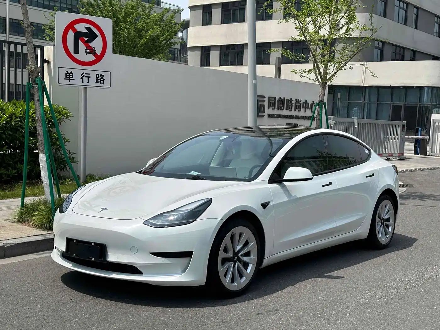 Tesla Model 3 2020 Standard Range Rear-Wheel Drive Upgrade