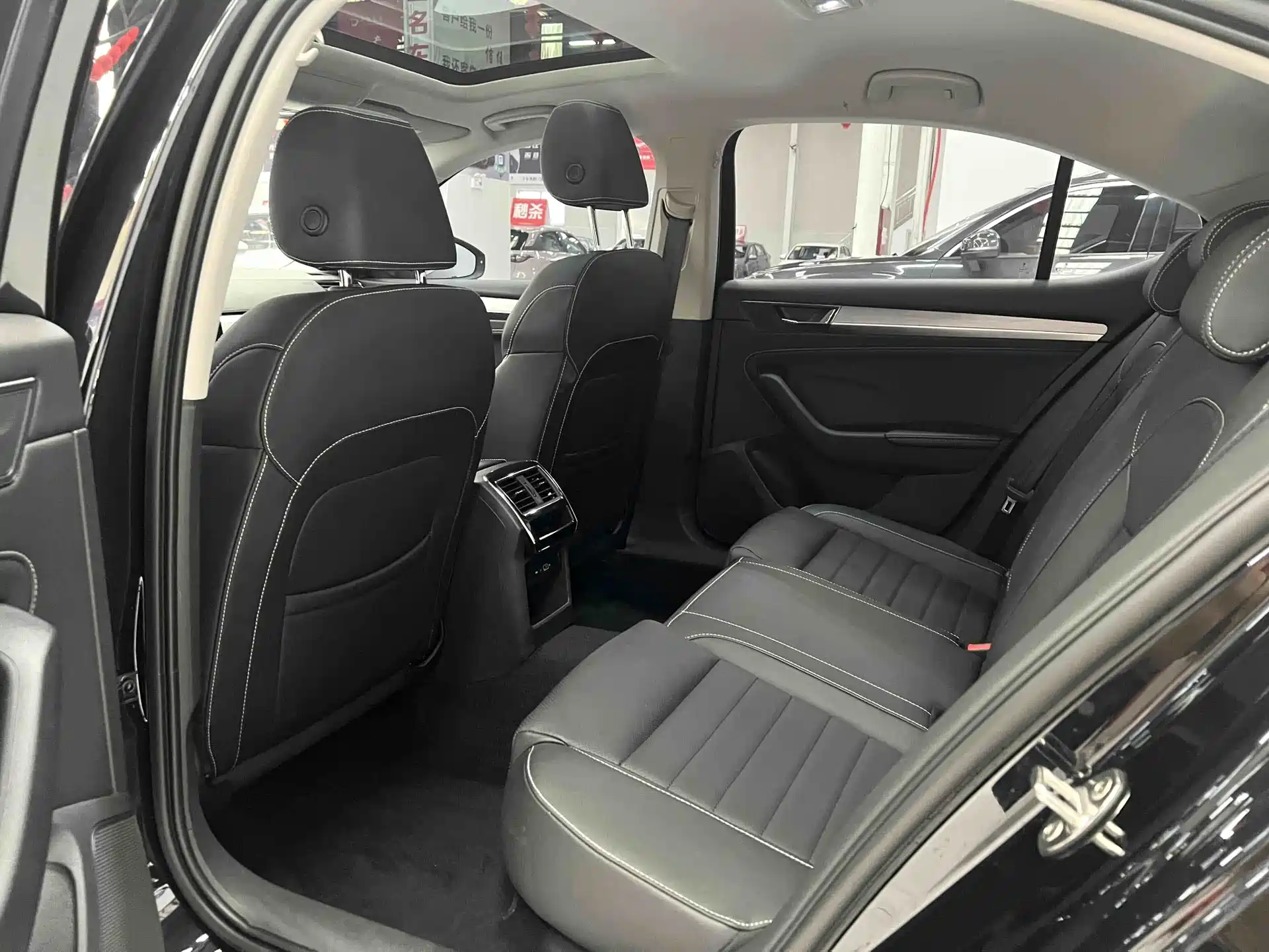 Фото 10 - Škoda Superb