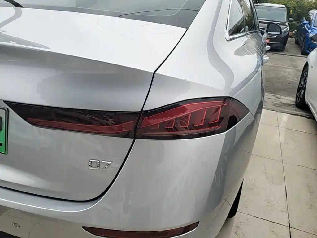 Фото 8 - Roewe D7