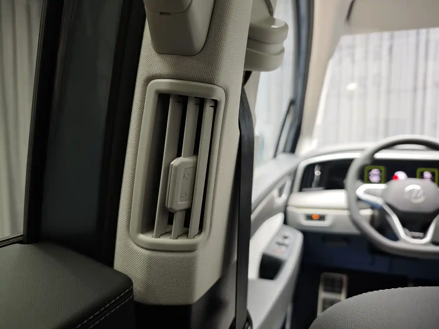 Volkswagen Talagon 2025 450TSI R-Line 6-Seater фото 23