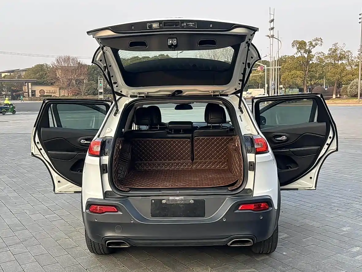 Jeep Cherokee (Import) 2015 2015 2.4L Elite Edition