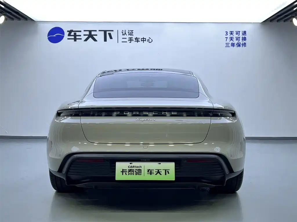 PORSCHE TAYCAN
