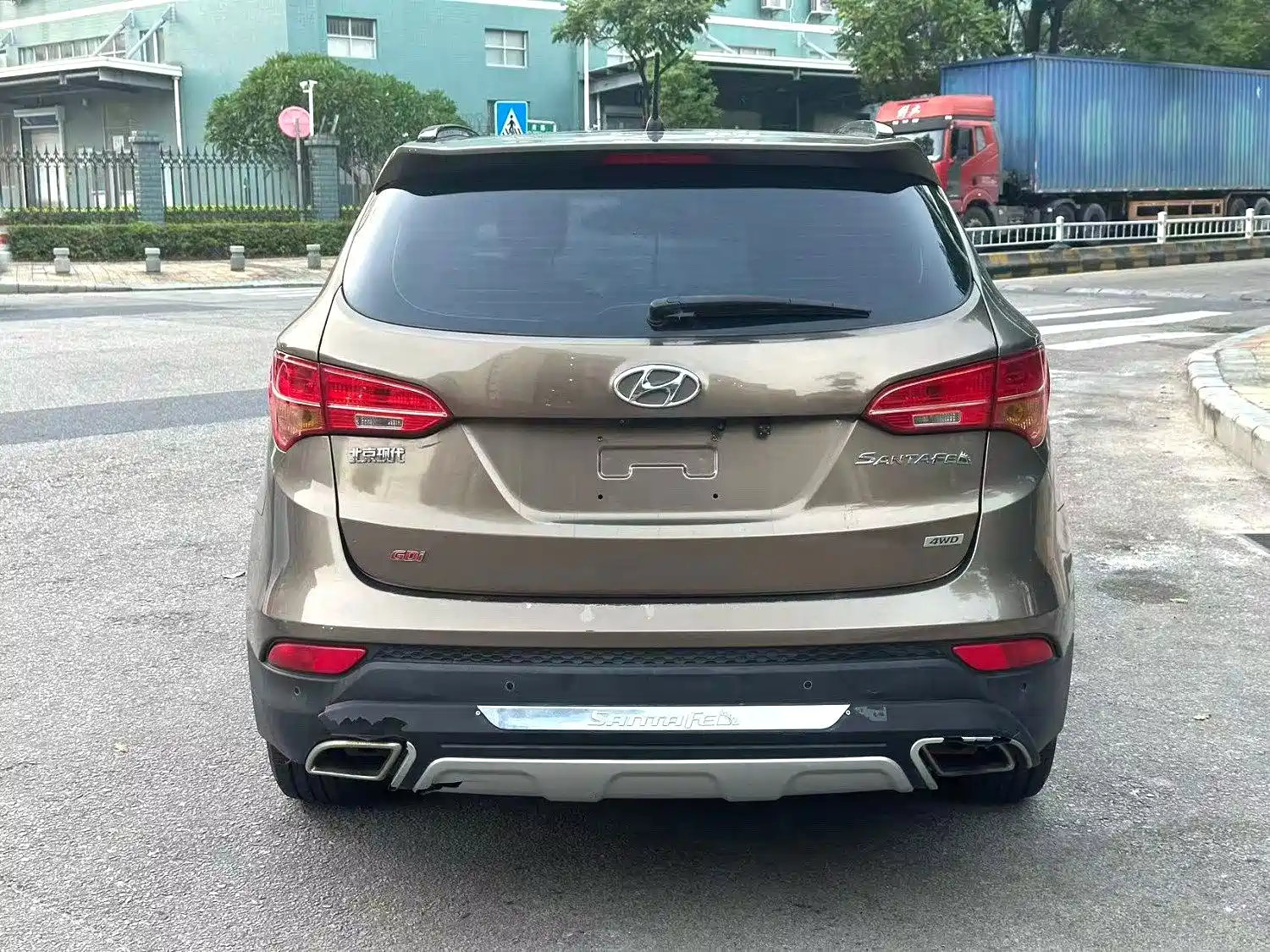 Photo 4 - Hyundai Santa Fe